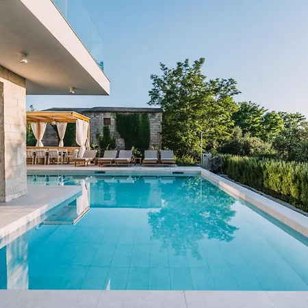 Crowonder Santa Barbara Majestic With Large Heated Swimming Pool And Sauna Privlaka (Zadar)