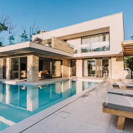 Villa Crowonder Santa Barbara Majestic With Large Heated Swimming Pool And Sauna *