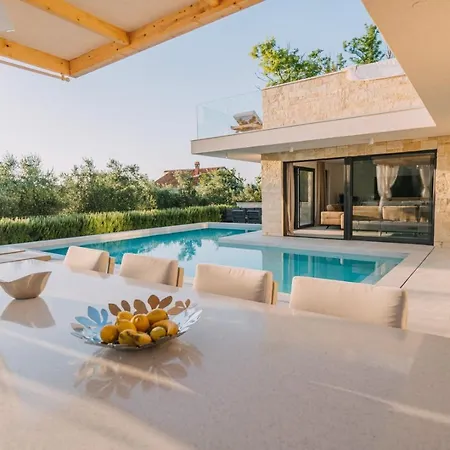 Villa Crowonder Santa Barbara Majestic With Large Heated Swimming Pool And Sauna