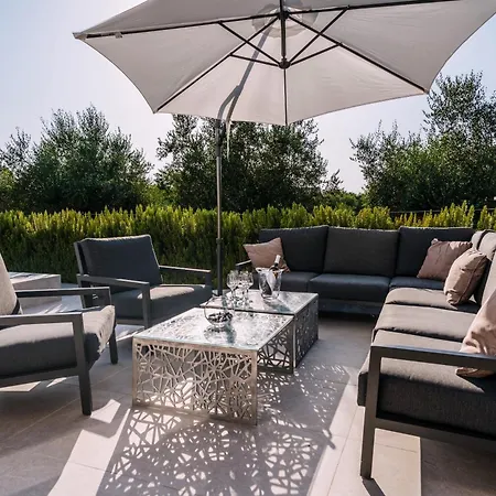 Villa Crowonder Santa Barbara Majestic With Large Heated Swimming Pool And Sauna *