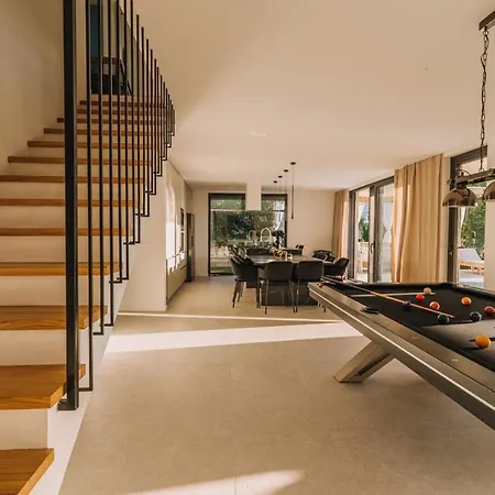 Crowonder Santa Barbara Majestic With Large Heated Swimming Pool And Sauna * פריבלאקה