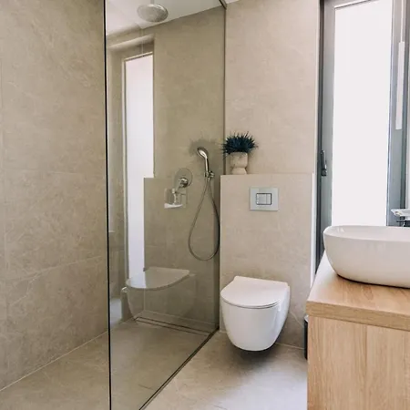 Crowonder Santa Barbara Majestic With Large Heated Swimming Pool And Sauna * プリヴラカ