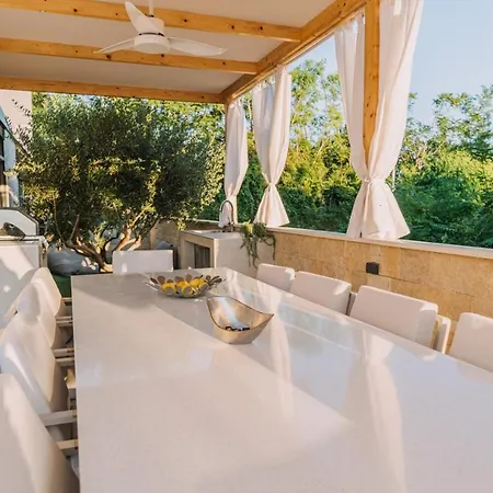Crowonder Santa Barbara Majestic With Large Heated Swimming Pool And Sauna プリヴラカ