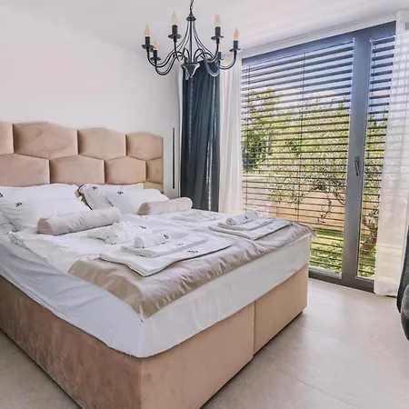 Crowonder Santa Barbara Majestic With Large Heated Swimming Pool And Sauna וילה *