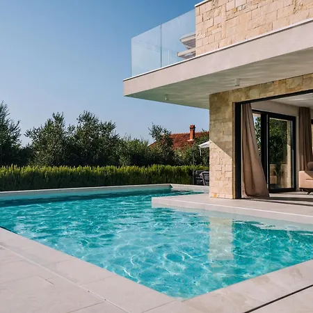 Crowonder Santa Barbara Majestic With Large Heated Swimming Pool And Sauna וילה