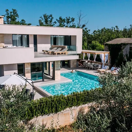 ヴィラ Crowonder Santa Barbara Majestic With Large Heated Swimming Pool And Sauna プリヴラカ