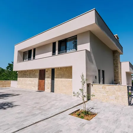 Crowonder Santa Barbara Majestic With Large Heated Swimming Pool And Sauna וילה